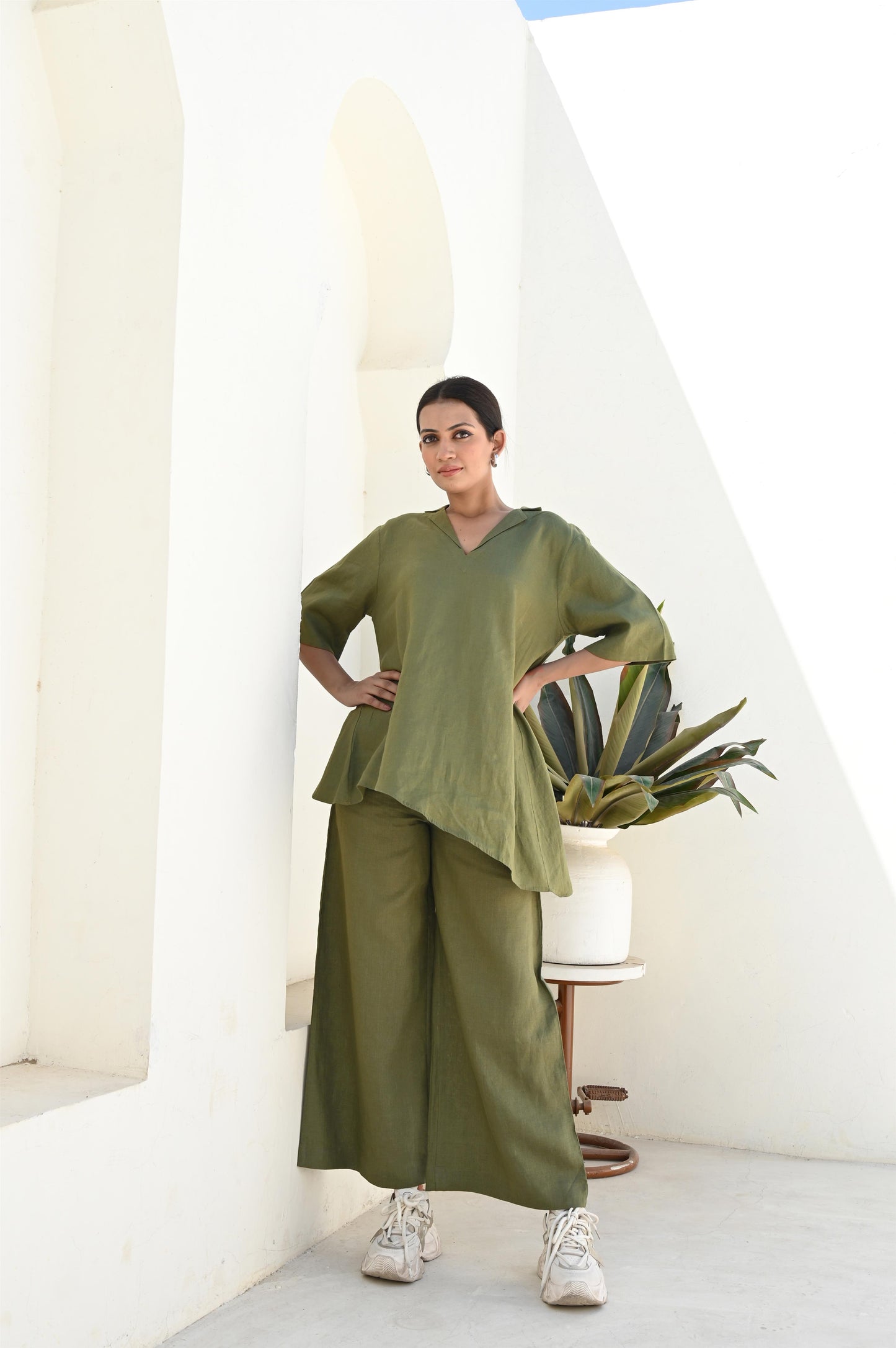 Moss Curve V-Cut Neckline Tunic with Elbow Length Sleeves