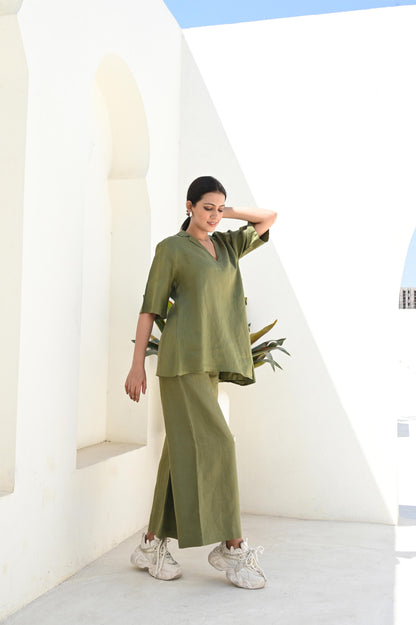 Moss Curve V-Cut Neckline Tunic with Elbow Length Sleeves